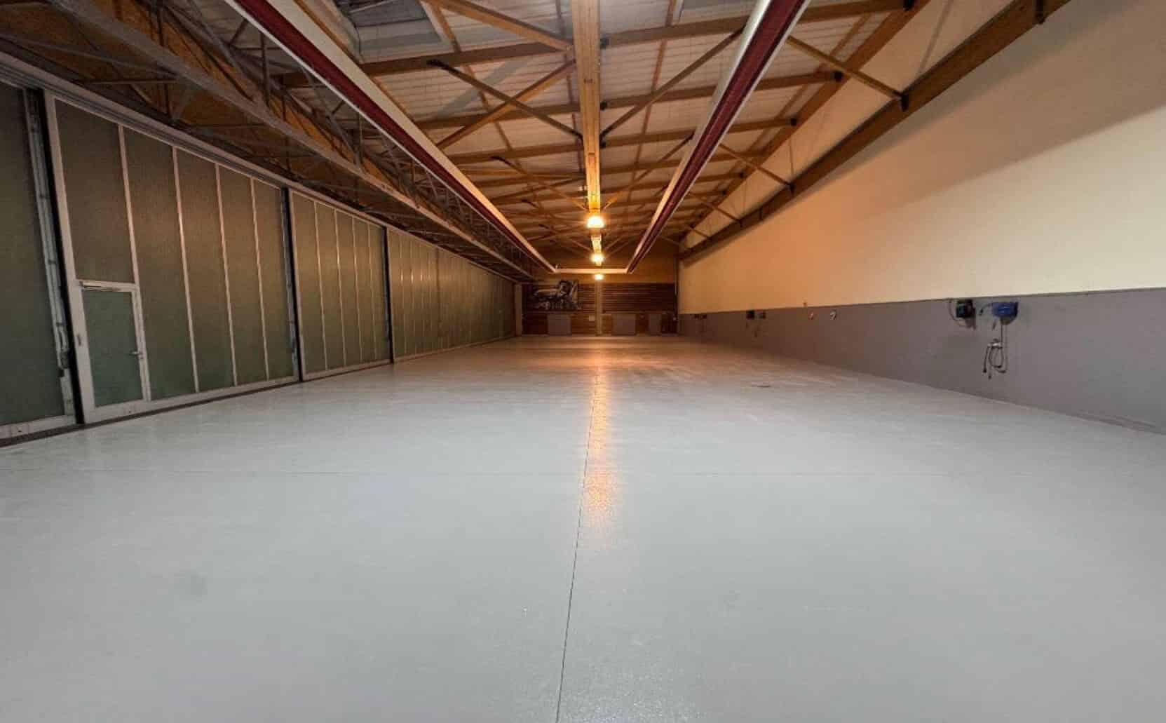 Nettoyage du chantier - Procédure de pose d'un revêtement technique de sol en résine pour industriels et professionnels - Résine Industrie