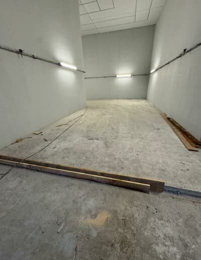 Résine Industrie - Sol résine autolissante époxy pour zone de production industrielle