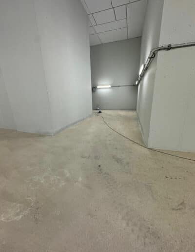 Résine Industrie - Sol résine autolissante époxy pour zone de production industrielle