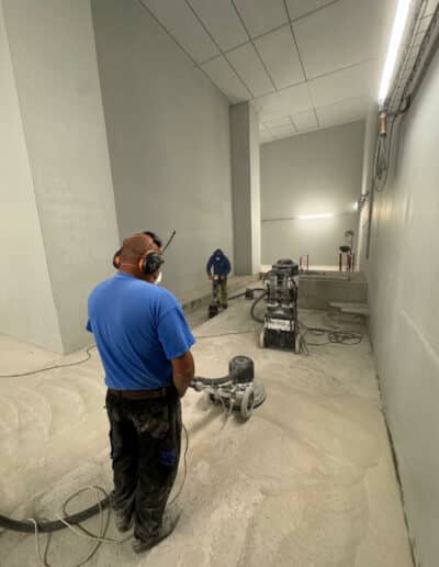 Résine Industrie - Sol résine autolissante époxy pour zone de production industrielle