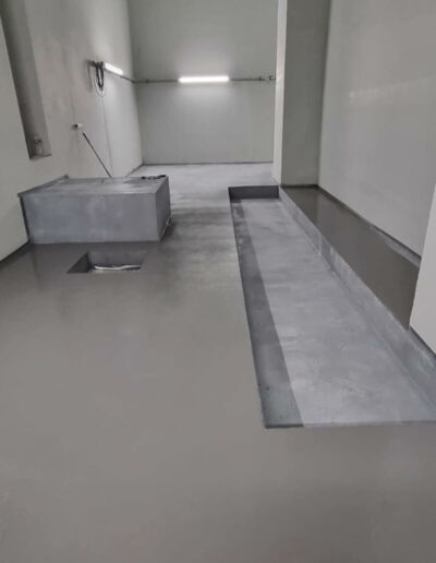 Résine Industrie - Sol résine autolissante époxy pour zone de production industrielle