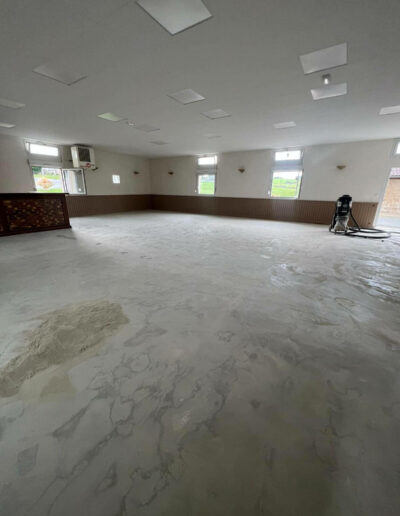 Résine Industrie - Pose de sol en résine époxy saupoudré paillettes Hyperchips