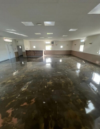 Résine Industrie - Pose de sol en résine époxy saupoudré paillettes Hyperchips