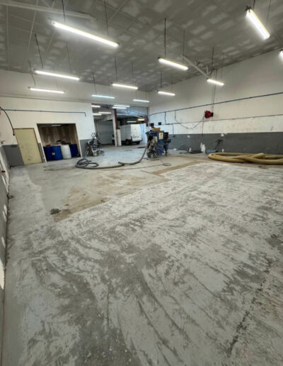 Résine Industrie - Pose de sols en résine époxy durables et résistants pour environnement automobile