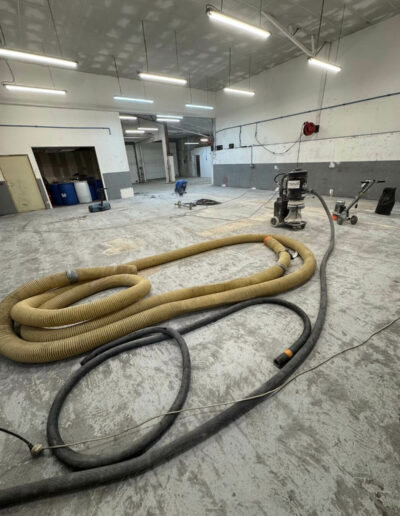 Résine Industrie - Pose de sols en résine époxy durables et résistants pour environnement automobile