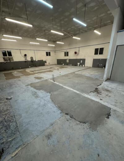 Résine Industrie - Pose de sols en résine époxy durables et résistants pour environnement automobile