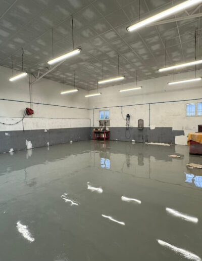 Résine Industrie - Pose de sols en résine époxy durables et résistants pour environnement automobile