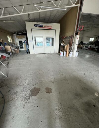 Résine Industrie - Pose de sols en résine époxy durables et résistants pour environnement automobile