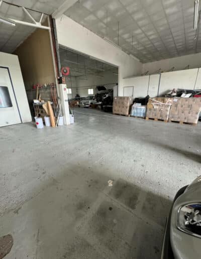 Résine Industrie - Pose de sols en résine époxy durables et résistants pour environnement automobile