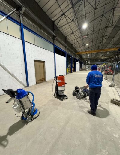 Résine Industrie - Sol filmogène autolissant coloré pour atelier de métallurgie