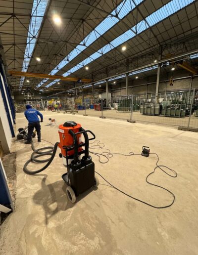 Résine Industrie - Sol filmogène autolissant coloré pour atelier de métallurgie