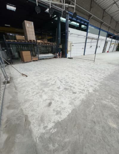 Résine Industrie - Sol filmogène autolissant coloré pour atelier de métallurgie