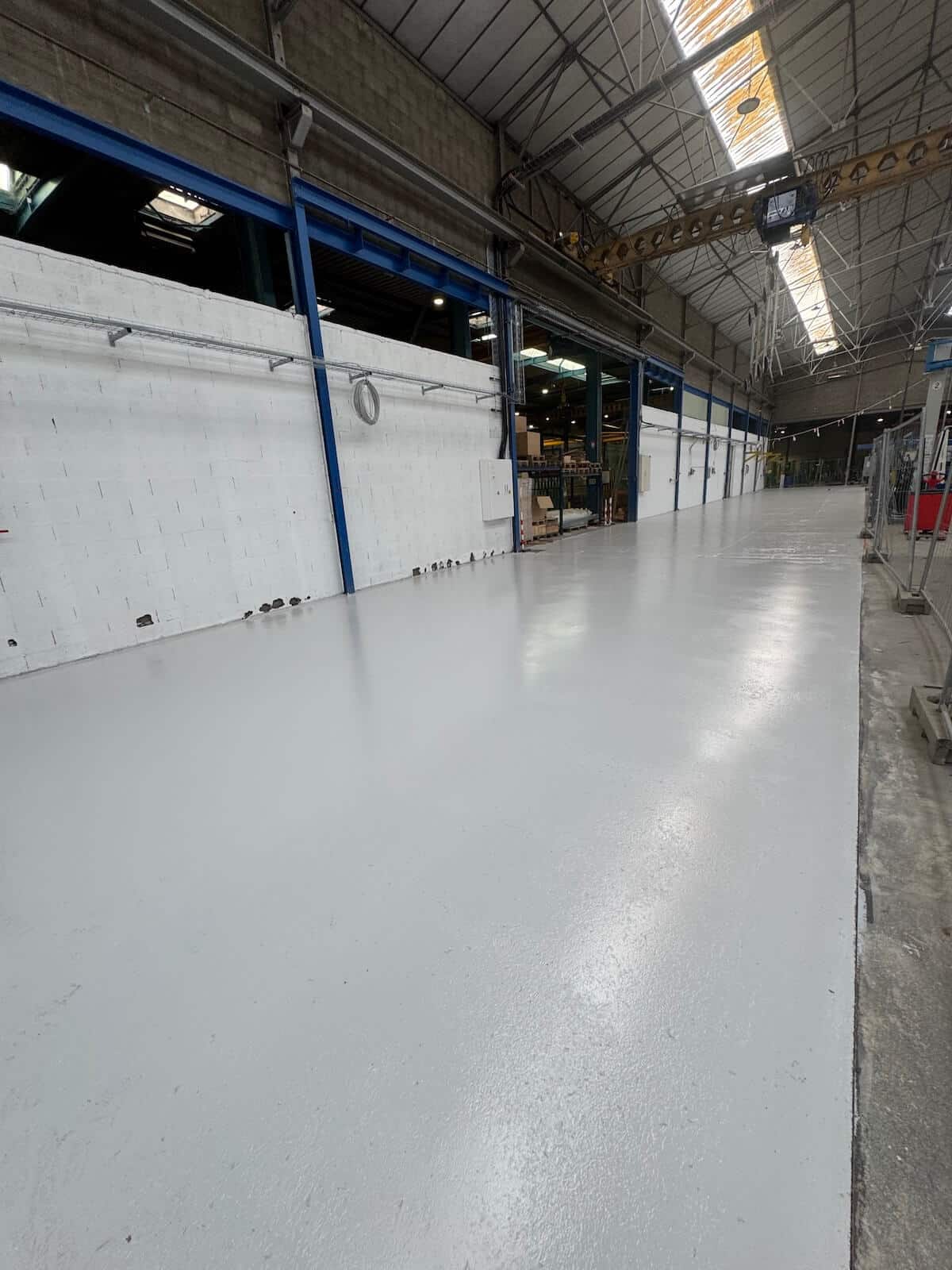 Résine Industrie - Sol filmogène autolissant coloré pour atelier de métallurgie