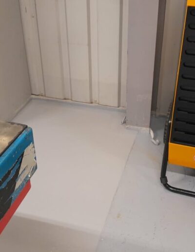 Résine Industrie - Sol polyuréthane autolissant verni pour zone de fabrication industrielle