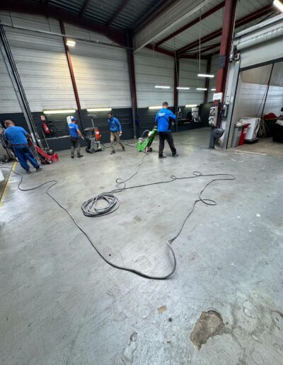 Résine Industrie - Pose d'un sol industriel PU avec signalétique au sol
