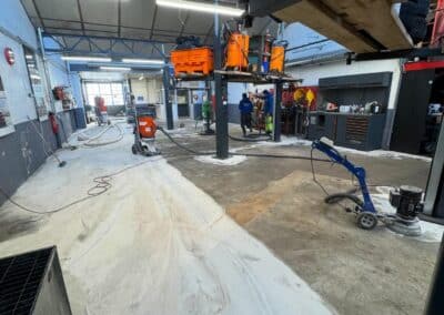 Revêtement de sol autolissant polyuréthane pour un garage automobile - Résine Industrie Metz